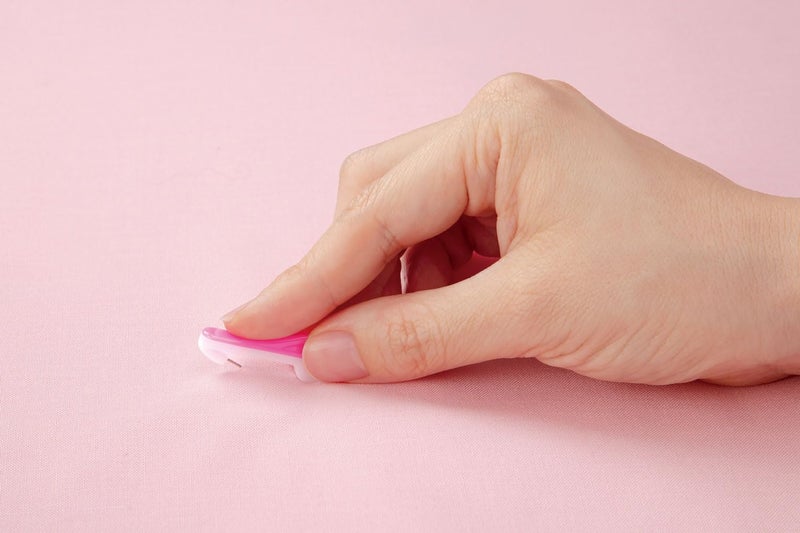 Clover Wonder Sewing Pins, Yellow and Pink - Image 3